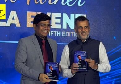 चेतन भगत ने किया डॉ. रजनीश कांत की पुस्तक ‘कायरोप्रैक्टर एंड फिजियोथेरेपिस्ट’ का लोकार्पण